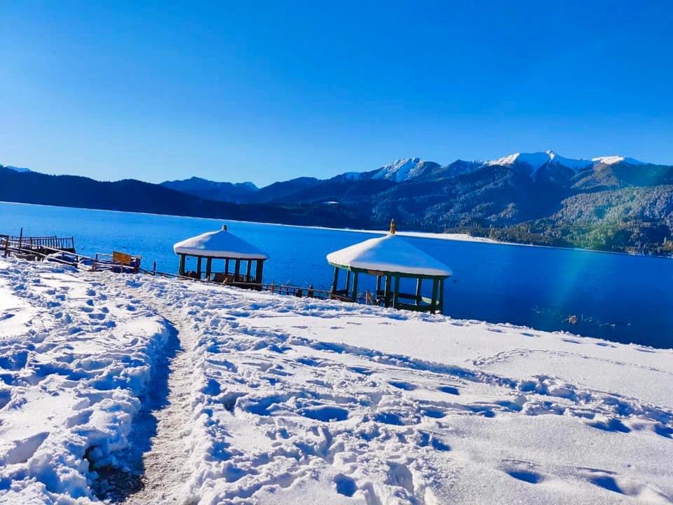 हिउँकाे घुम्टाेमा मनमाेहक रारा (तस्वीर/भिडियाे)